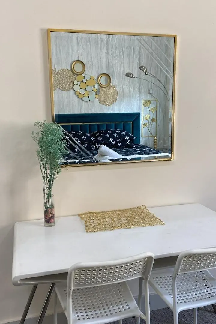Homestay Private Bedroom In A Home With Park View Sharjah