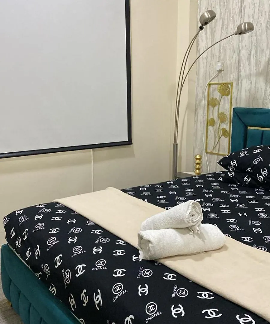 Private Bedroom In A Home With Park View Şarja